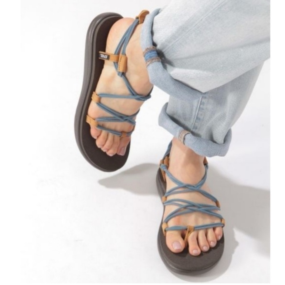 Reva women’s infinity sandals. Blue size 6